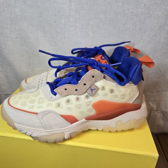 Air Jordan Delta 2"Hiper Womens Athletic  with Orange and Blue . - Picture 2 of 8
